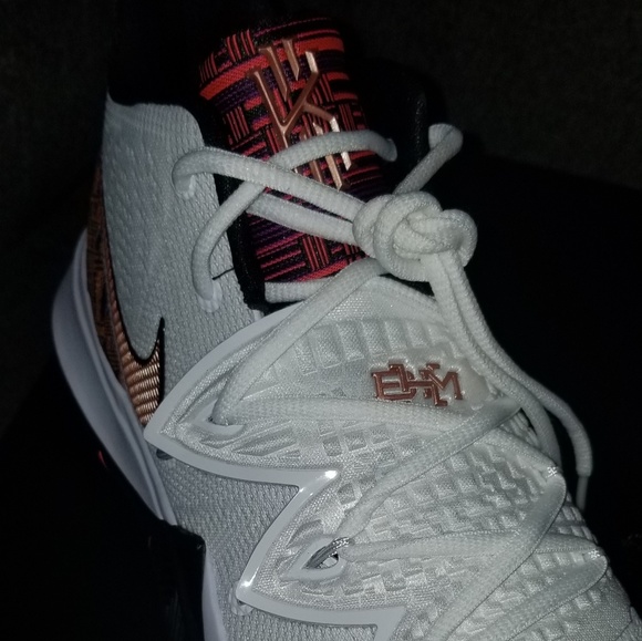 NIKE KYRIE 5 BHM - Picture 7 of 8